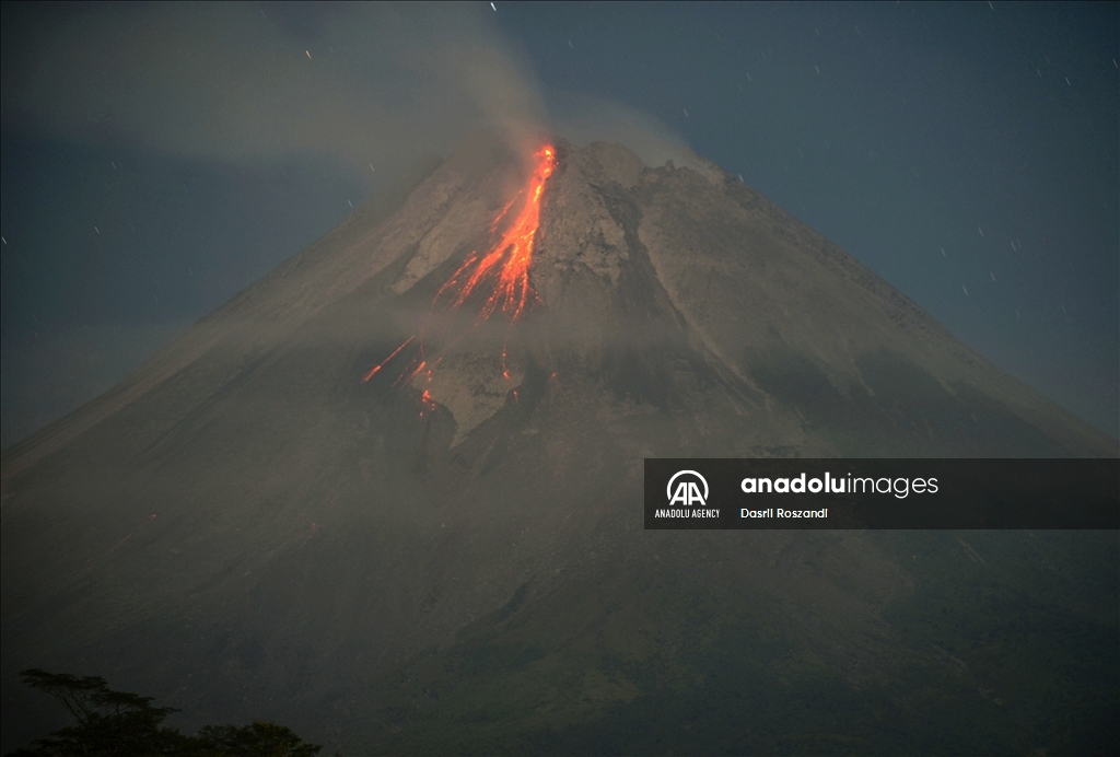 Merapi Volcano eruption continues, emitting lava flows and fumes in Central Java