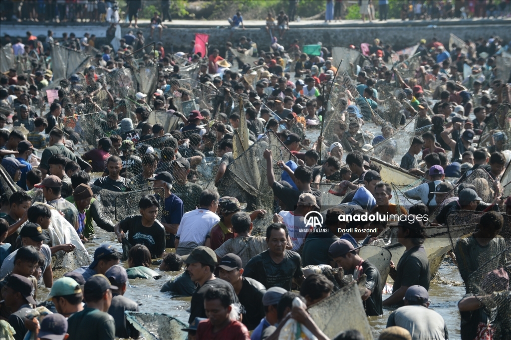 Endonezya'da geleneksel balık avlama etkinliği