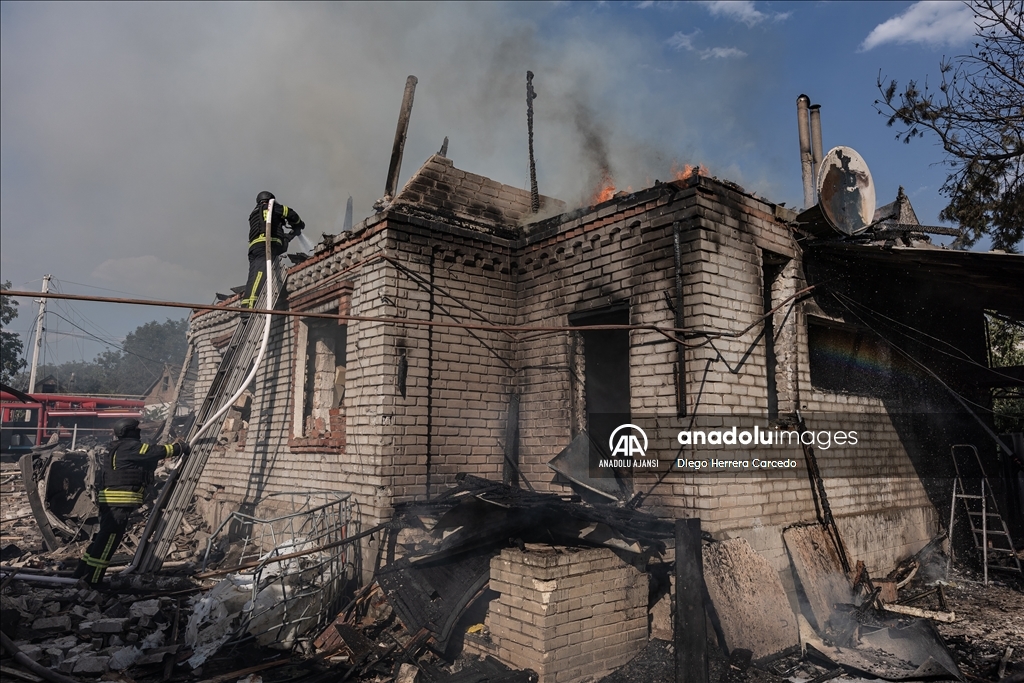 Rus bombardımanı Kostiantynivka'da sivillere ait bir evi yıktı