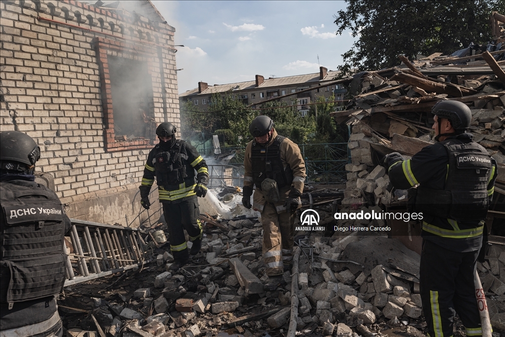 Rus bombardımanı Kostiantynivka'da sivillere ait bir evi yıktı