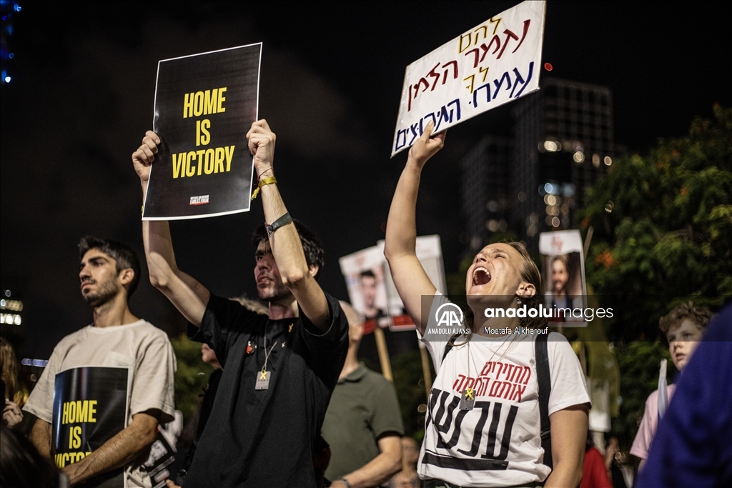 Gazze'deki İsrailli esirlerin yakınları Netanyahu'nun ABD Kongresi'ndeki konuşmasını protesto ederek izledi