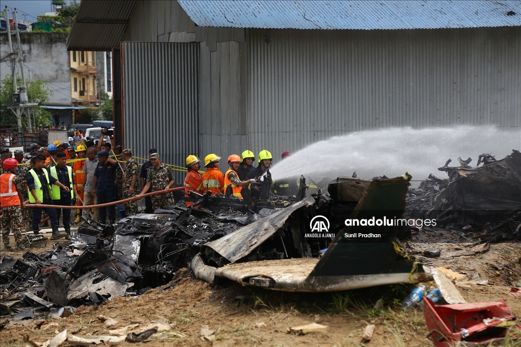 Nepal'de kalkış sırasında pistte kaza yapan uçaktaki 18 kişi öldü