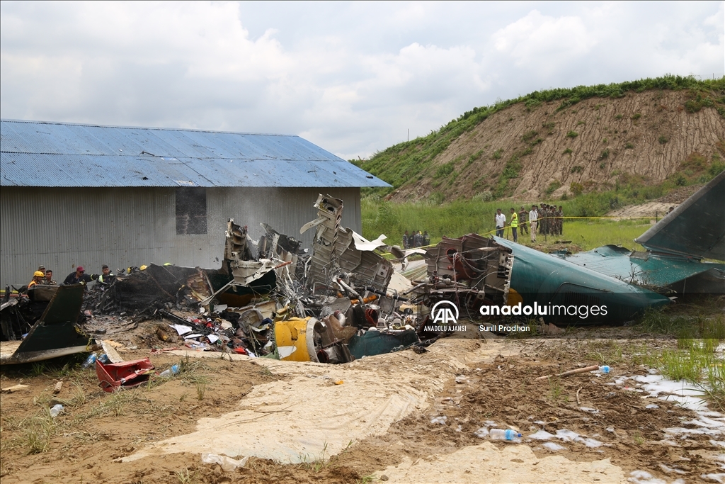 Nepal'de kalkış sırasında pistte kaza yapan uçaktaki 18 kişi öldü