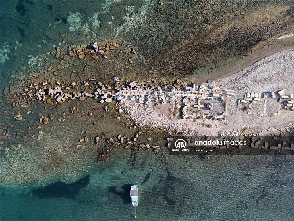 Теос - наиболее хорошо сохранившаяся античная гавань на турецком побережье