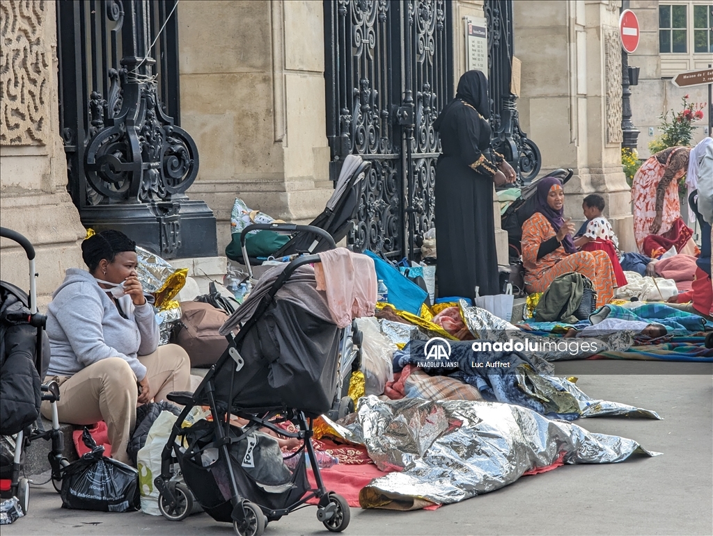 Paris'teki evsizlerden Olimpiyat Oyunları öncesinde barınma sorunu protestosu