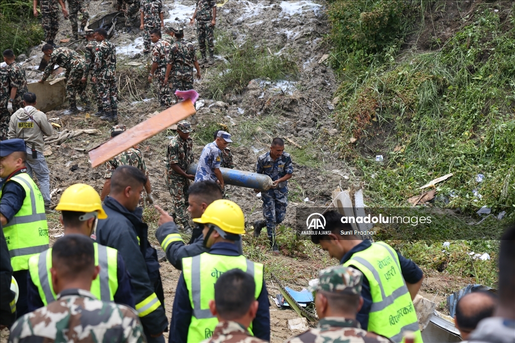 Nepal'de kalkış sırasında pistte kaza yapan uçaktaki 18 kişi öldü