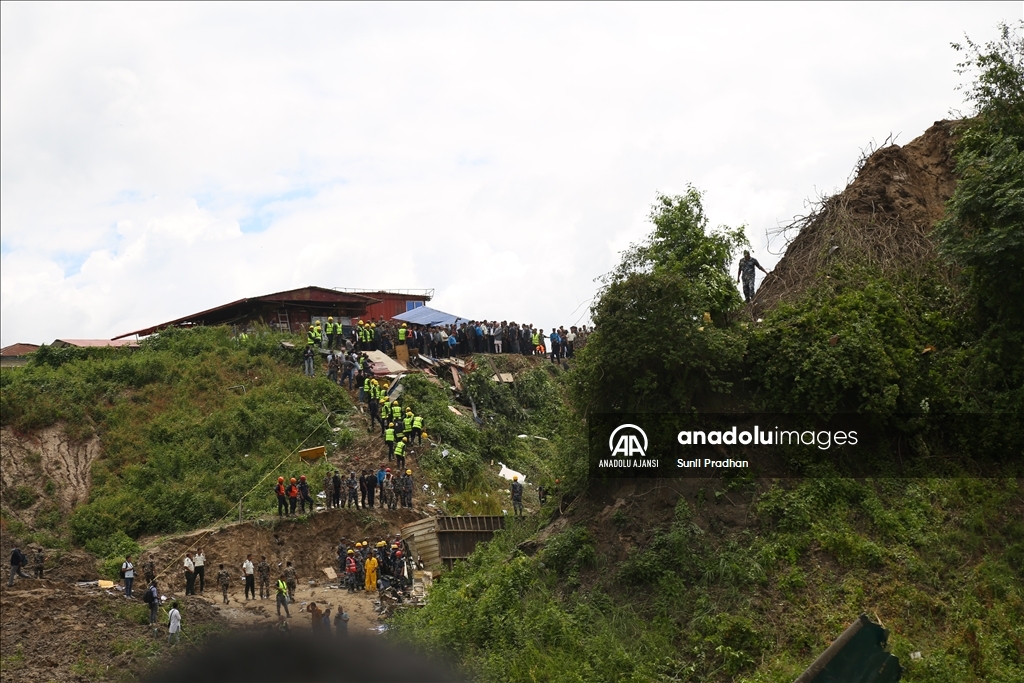 Nepal'de kalkış sırasında pistte kaza yapan uçaktaki 18 kişi öldü