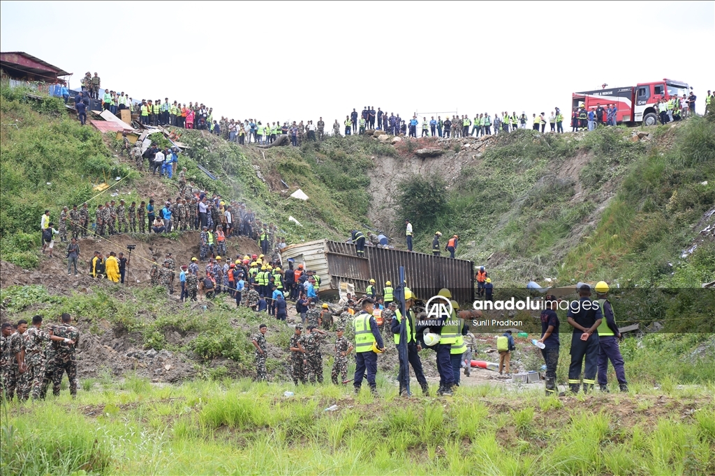 Nepal'de kalkış sırasında pistte kaza yapan uçaktaki 18 kişi öldü