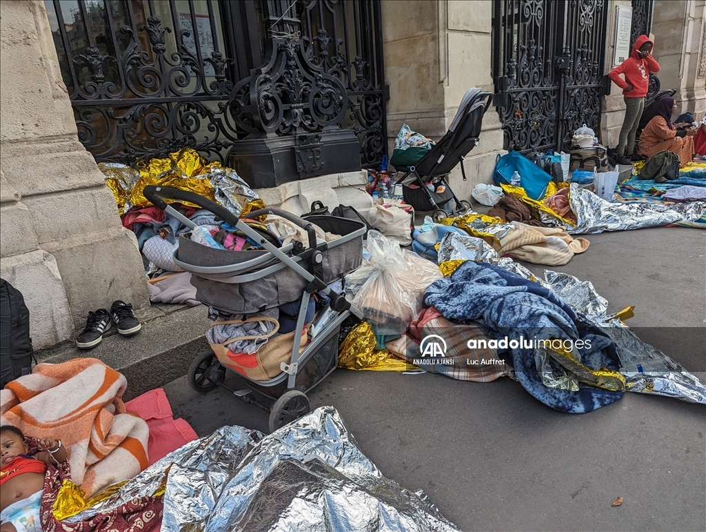 Paris'teki evsizlerden Olimpiyat Oyunları öncesinde barınma sorunu protestosu