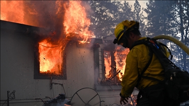 Kaliforniya'nın Chico kentinde çıkan orman yangınına müdahale devam ediyor