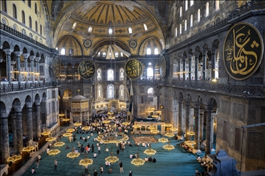 جامع "آيا صوفيا".. قلب إسطنبول النابض بالعراقة والإيمان