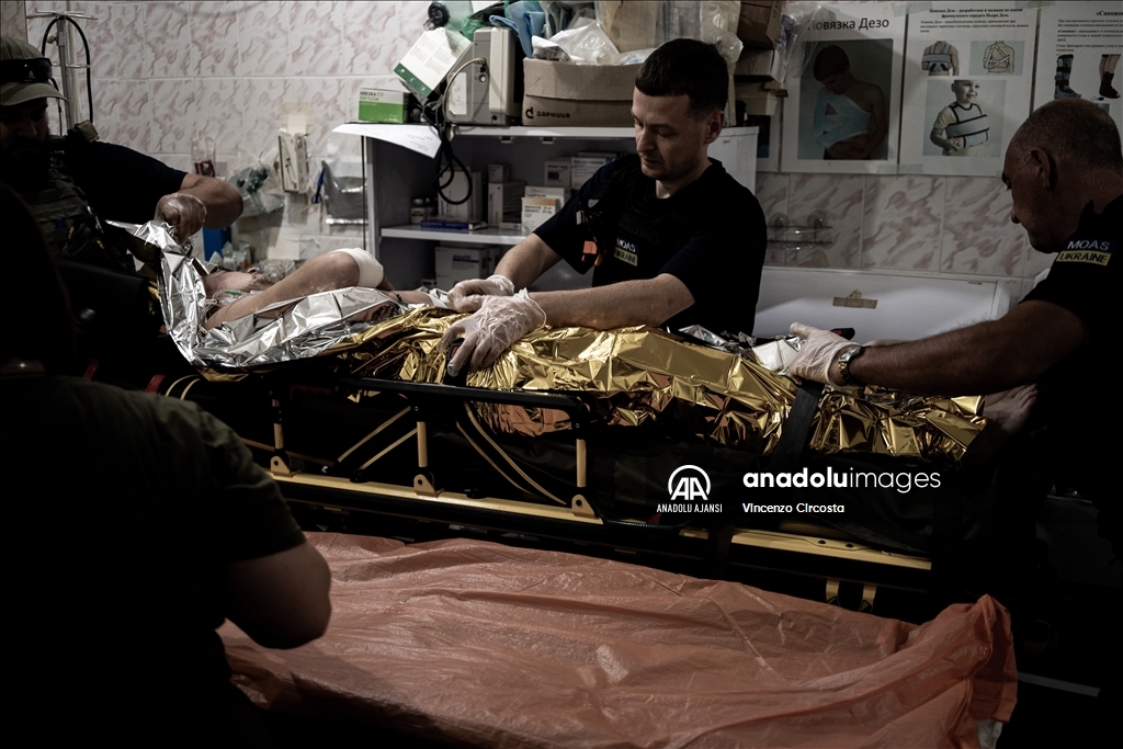 Donetsk'te yaralanan askerlere Ukrayna ordusu sağlık görevlileri müdahale etti