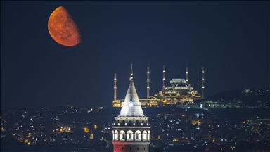 İstanbul'da yarım Ay