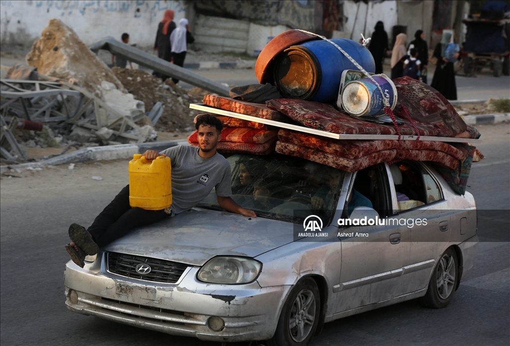 İsrail'in zorla yerinden ettiği Gazzeliler yine göç yolunda