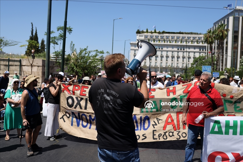 Yunanistan'da doktorlar 24 saatlik greve gitti