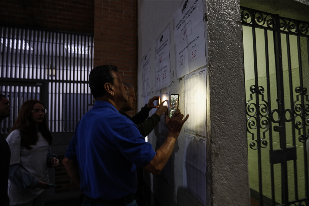 Venezuela'da halk devlet başkanı seçimi için sandık başında