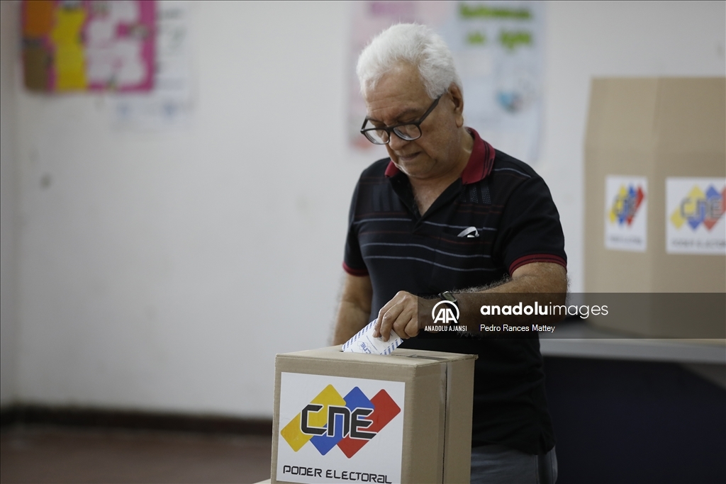 Venezuela'da halk devlet başkanı seçimi için sandık başında