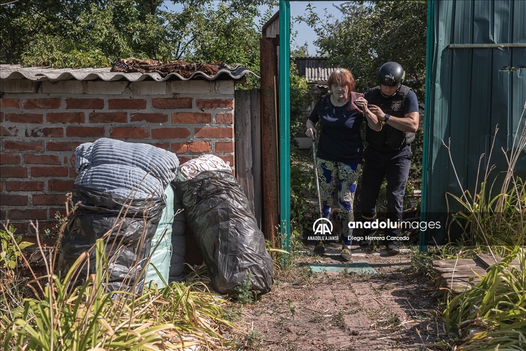 Rus saldırılarının yoğunlaştığı Toretsk kentindeki Ukraynalı siviller tahliye ediliyor ​​​​​​​