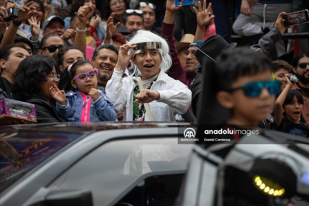Meksika'da 'Geleceğe Dönüş' filmi hayranlarından rekor denemesi