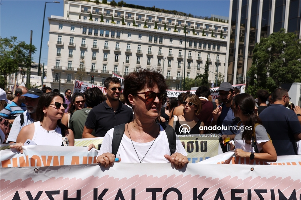 Yunanistan'da doktorlar 24 saatlik greve gitti