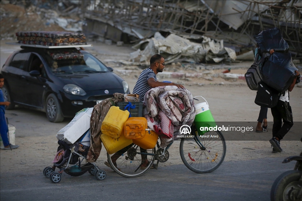 İsrail'in zorla yerinden ettiği Gazzeliler yine göç yolunda