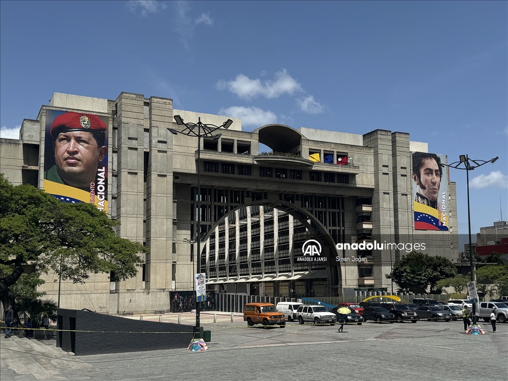 Venezuela'da halk, sandıklara yoğun ilgi gösteriyor