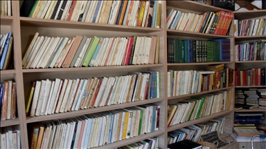 Iraklı din adamı, kütüphanesindeki Osmanlı eserlerini özenle muhafaza ediyor
