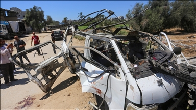 İsrail'in Ez-Zevayide beldesinde bir aracı hedef alması sonucu 10 kişi öldü