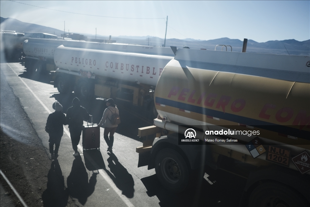 Водители нефтевозов в Боливии перекрыли границу с Чили в знак протеста против нехватки дизельного топлива