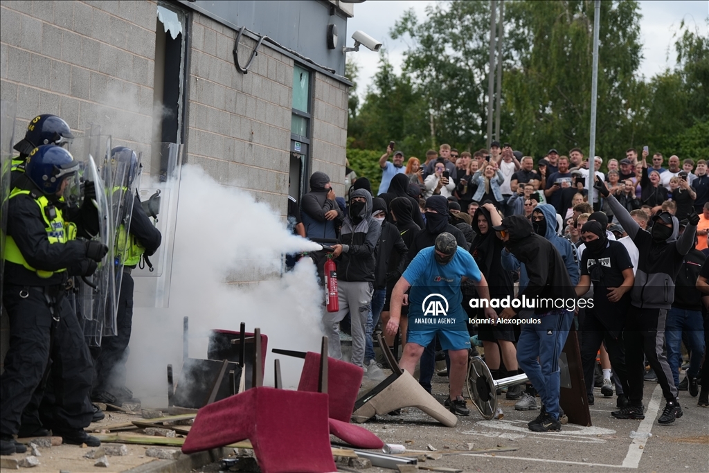 Clashes between police and far-right protesters in the UK