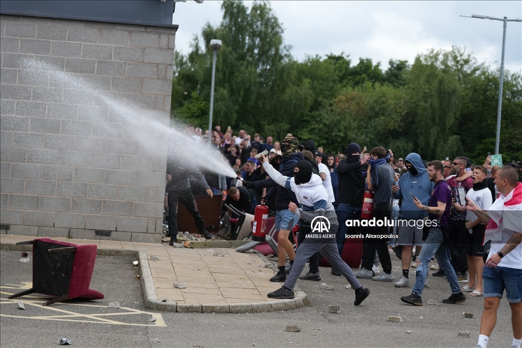 Clashes between police and far-right protesters in the UK