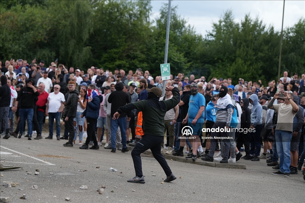 Clashes between police and far-right protesters in the UK