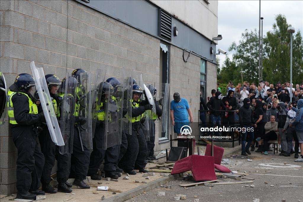 Clashes between police and far-right protesters in the UK