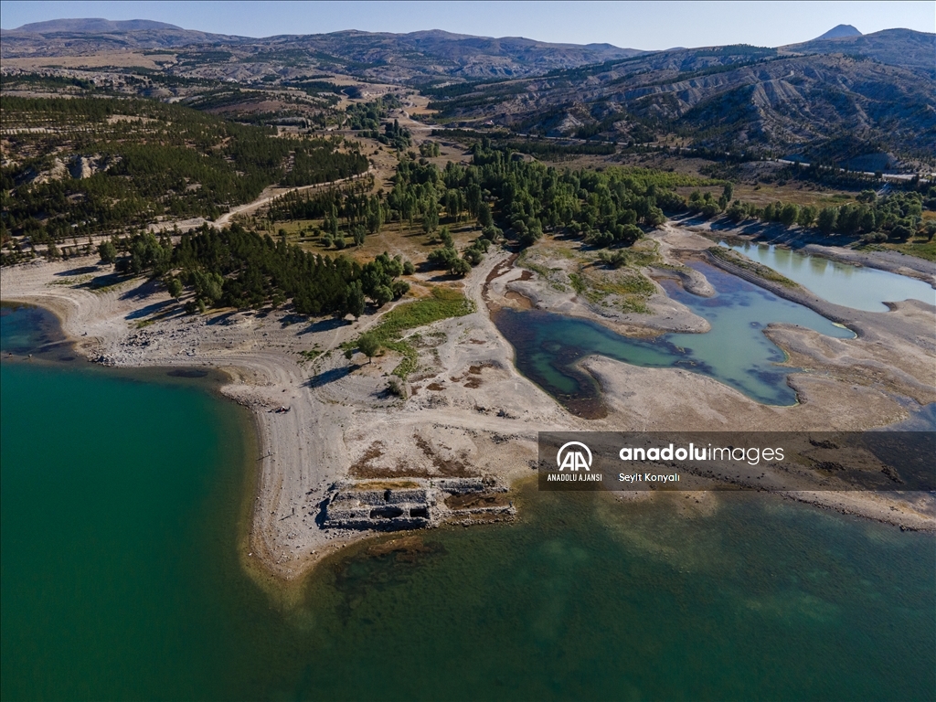 Barajda su çekildi, Selçuklu hanı ortaya çıktı