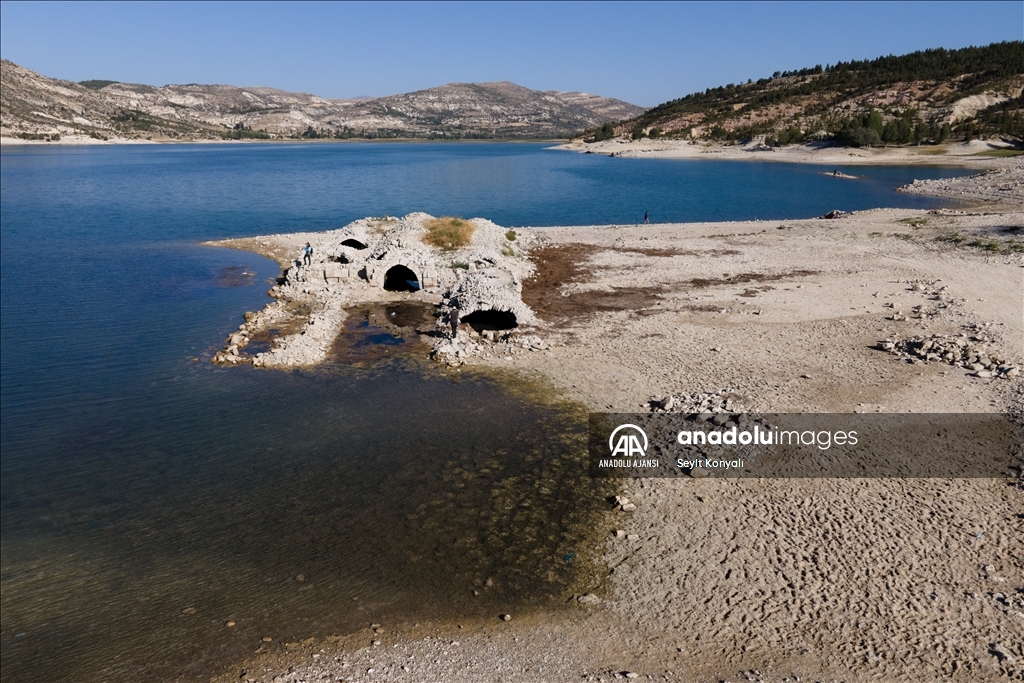 Barajda su çekildi, Selçuklu hanı ortaya çıktı