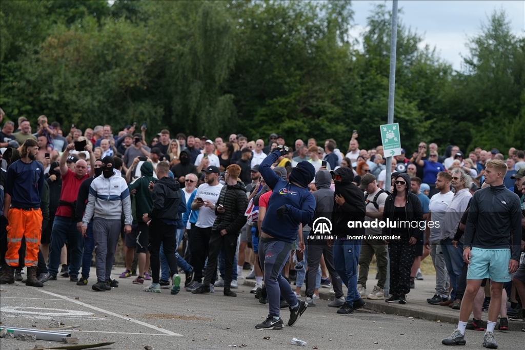 Clashes between police and far-right protesters in the UK