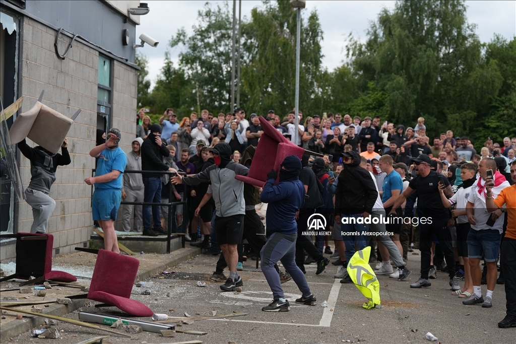 Clashes between police and far-right protesters in the UK