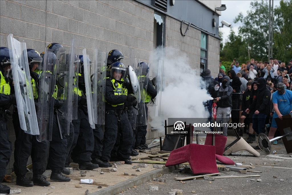 Clashes between police and far-right protesters in the UK