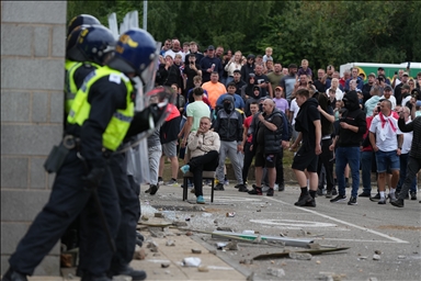 Clashes between police and far-right protesters in the UK