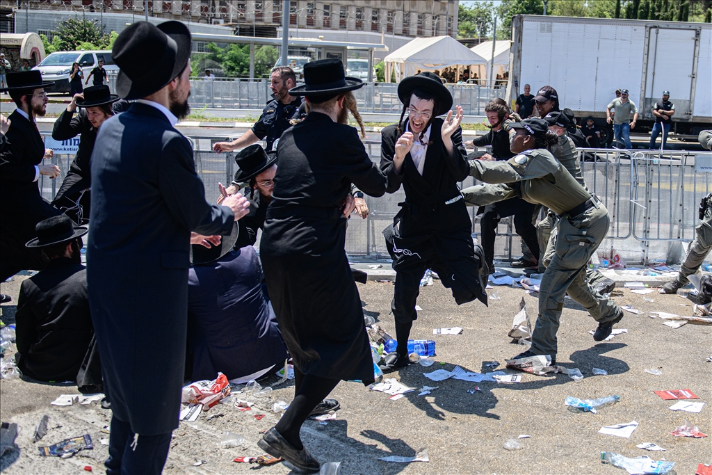 İsrail'de yüzlerce Ultra Ortodoks zorunlu askere alınmaya karşı protesto düzenledi