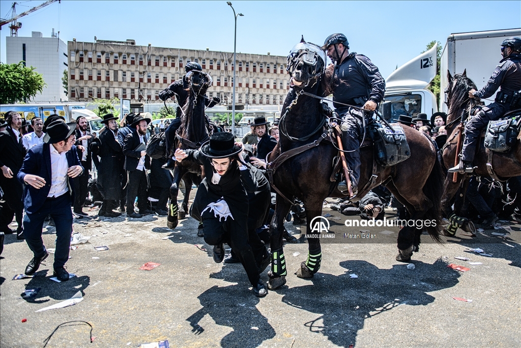 İsrail'de yüzlerce Ultra Ortodoks zorunlu askere alınmaya karşı protesto düzenledi