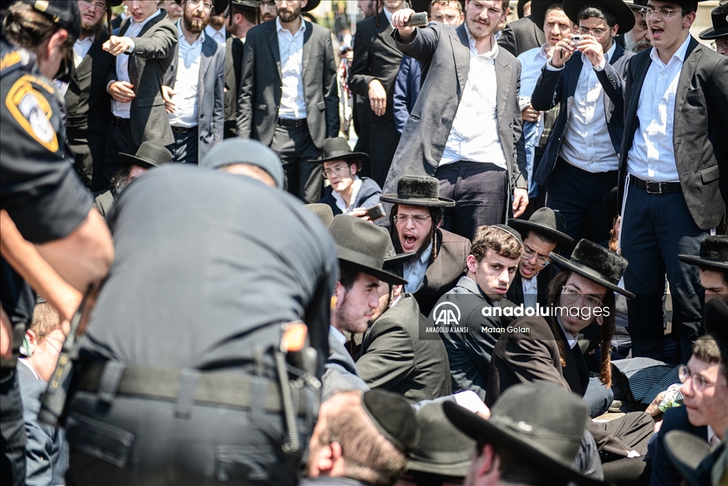 İsrail'de yüzlerce Ultra Ortodoks zorunlu askere alınmaya karşı protesto düzenledi