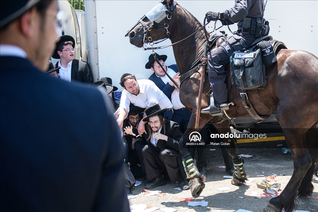 İsrail'de yüzlerce Ultra Ortodoks zorunlu askere alınmaya karşı protesto düzenledi