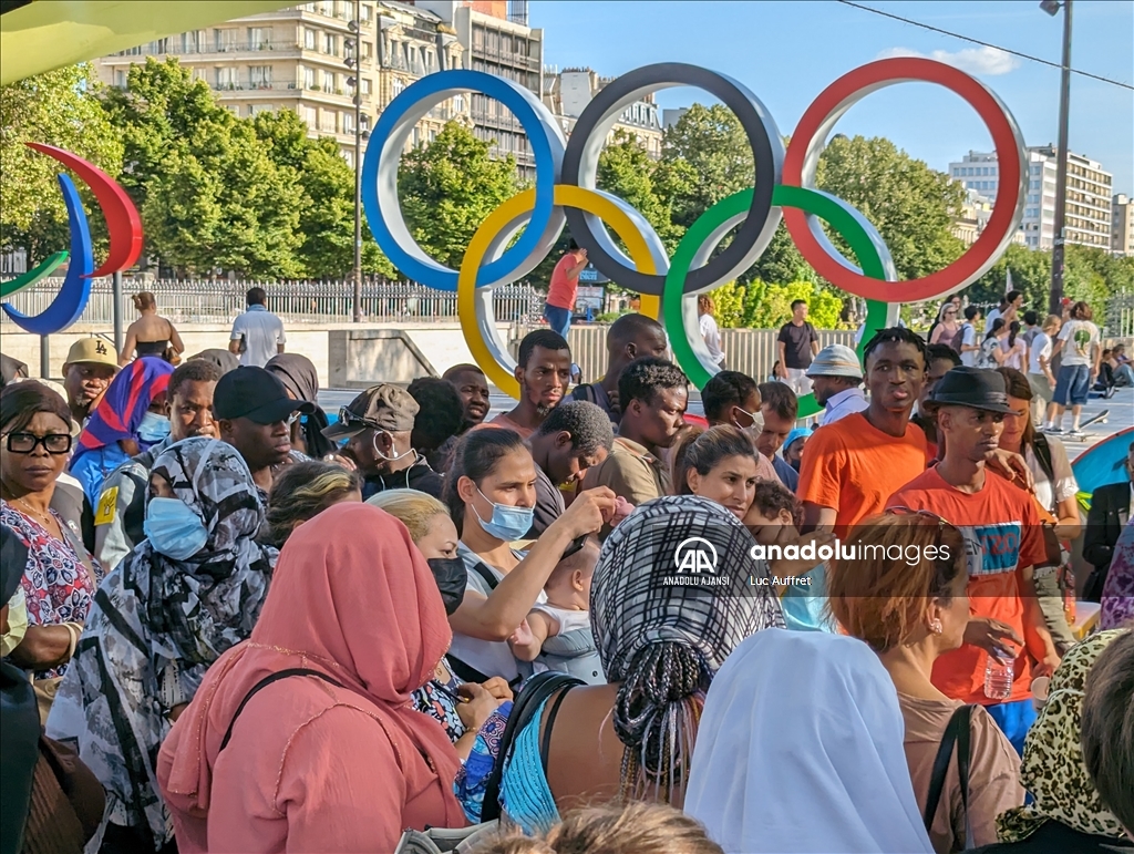 Olimpiyatlara ev sahipliği yapan Paris'te evsizlerin ve göçmenlerin barınma sorunu derinleşiyor