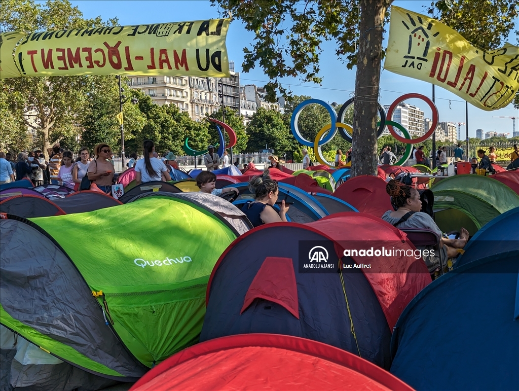 Olimpiyatlara ev sahipliği yapan Paris'te evsizlerin ve göçmenlerin barınma sorunu derinleşiyor