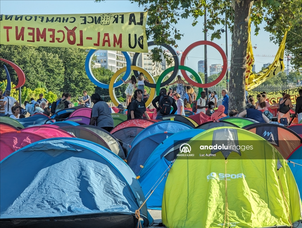 Olimpiyatlara ev sahipliği yapan Paris'te evsizlerin ve göçmenlerin barınma sorunu derinleşiyor