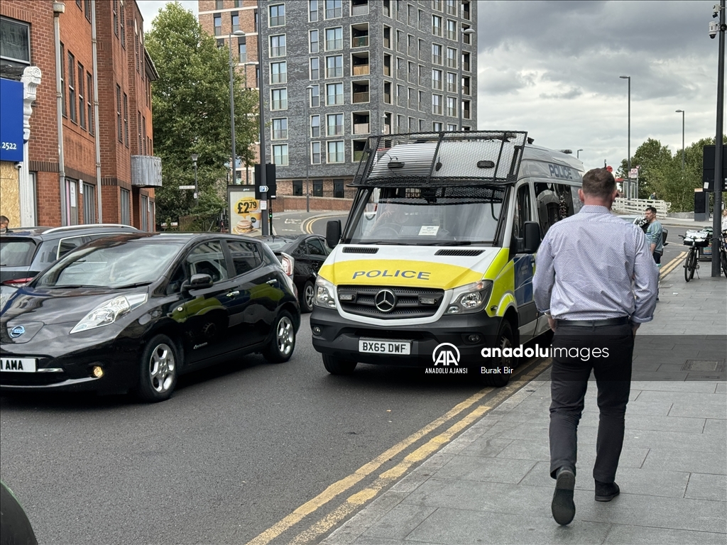 Londra'da aşırı sağcı protestolar öncesi esnaf erken kepenk kapattı