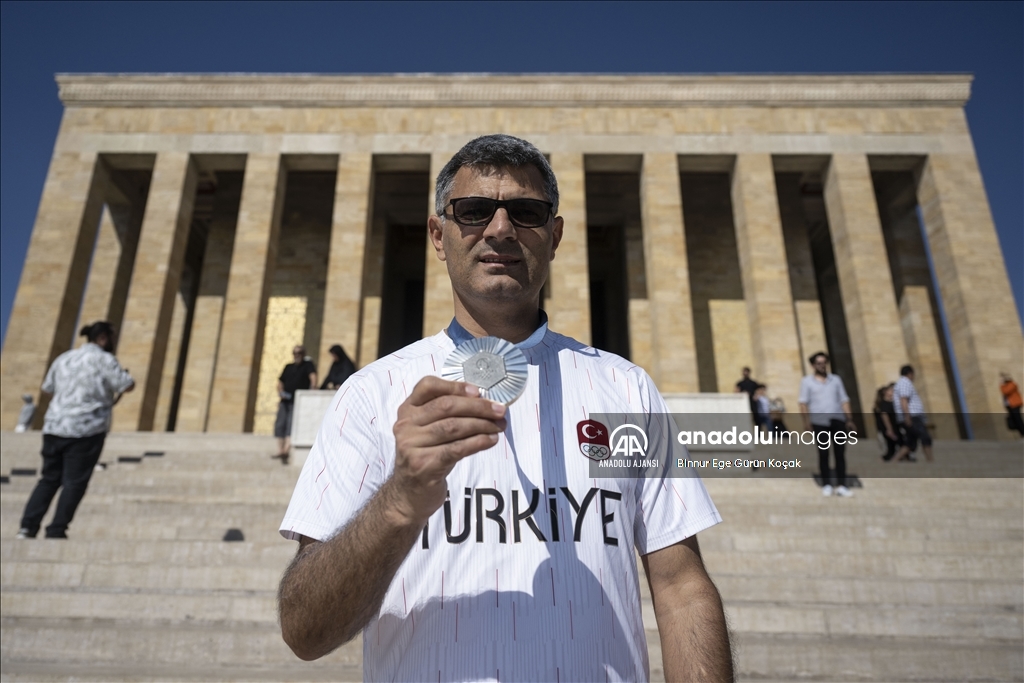 Paris 2024'e katılan milli atıcılar, Anıtkabir'i ziyaret etti