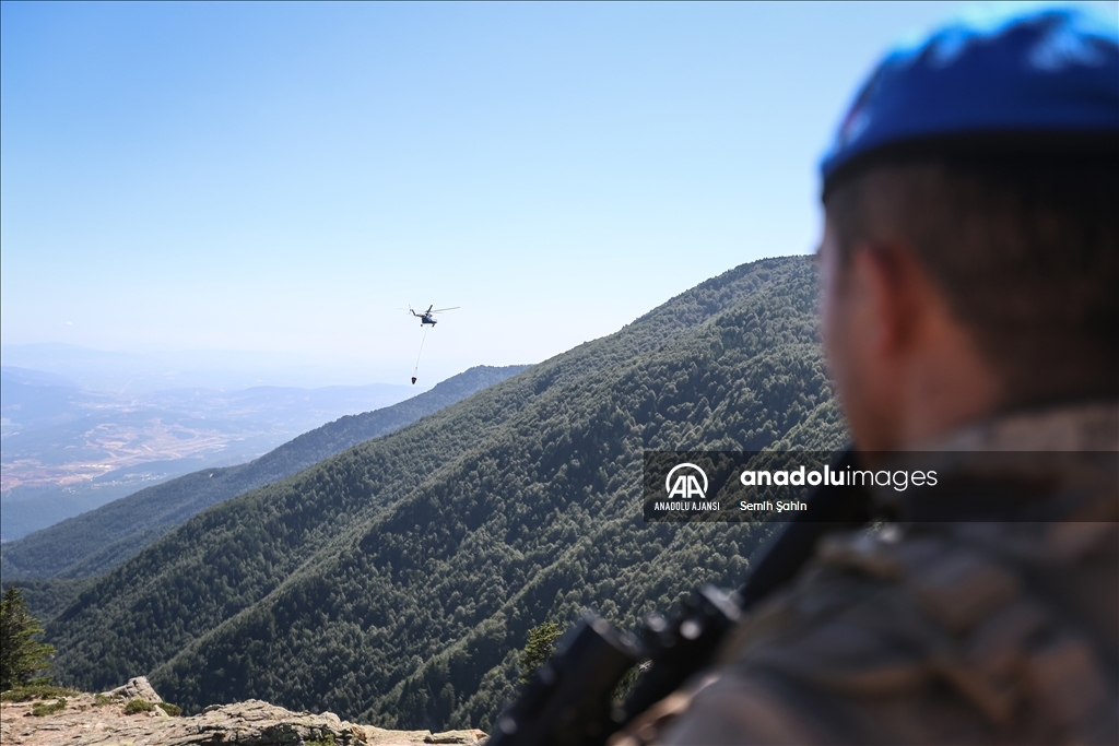 Uludağ'da jandarma yangınlara karşı gece gündüz tetikte bekliyor