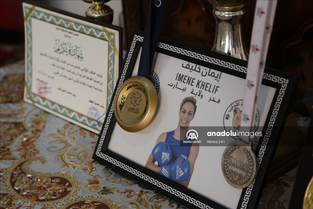 الجزائر.. دعم كبير للملاكمة إيمان من أسرتها وسكان مسقط رأسها